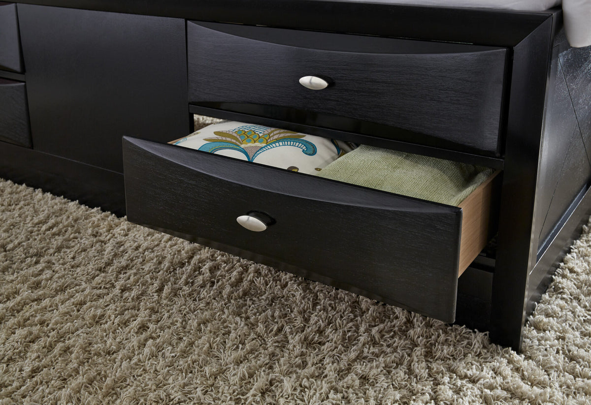 LINDA-BL-FB-DR-DETAIL-RSC