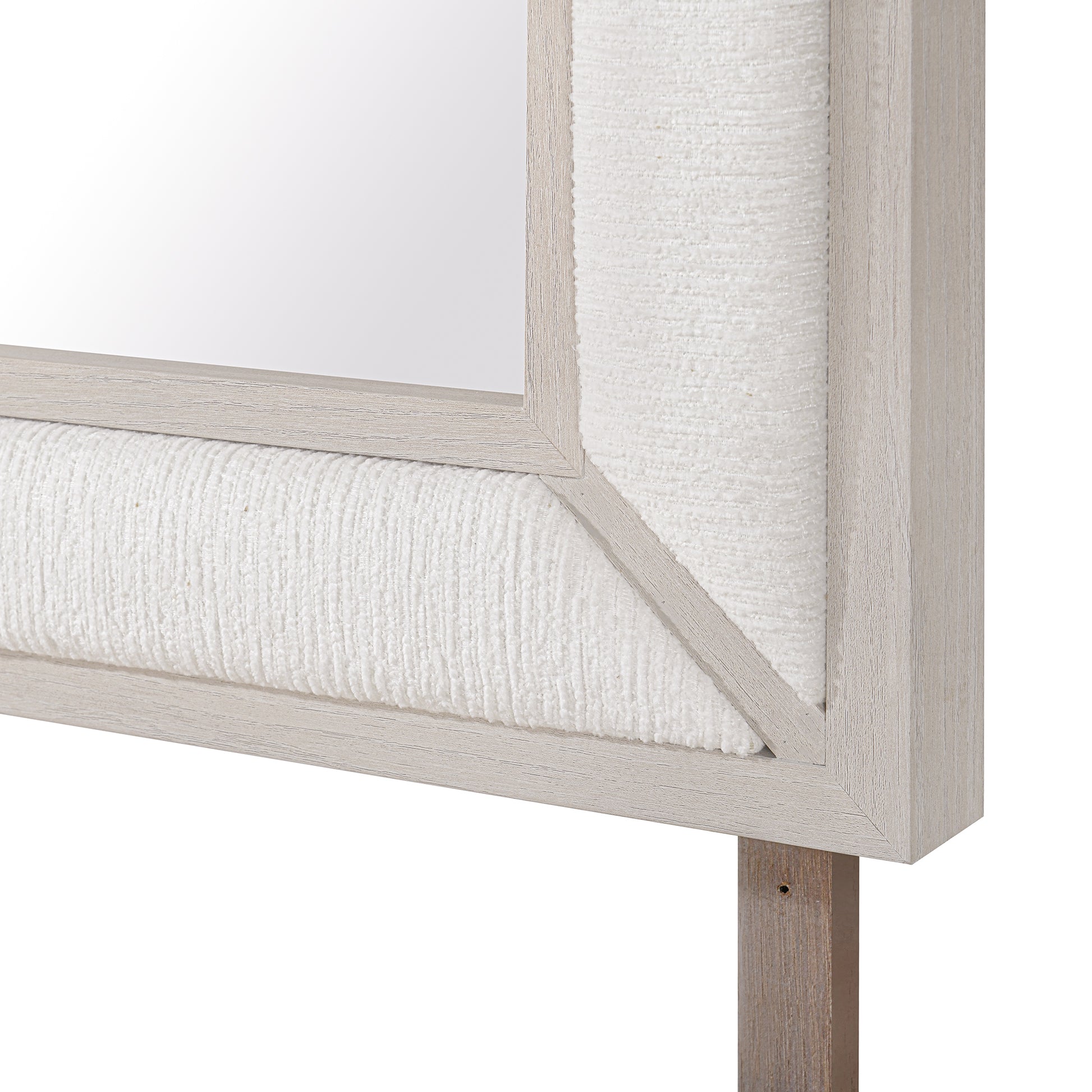 CLARA-BEIGE-DETAIL OF MIRROR