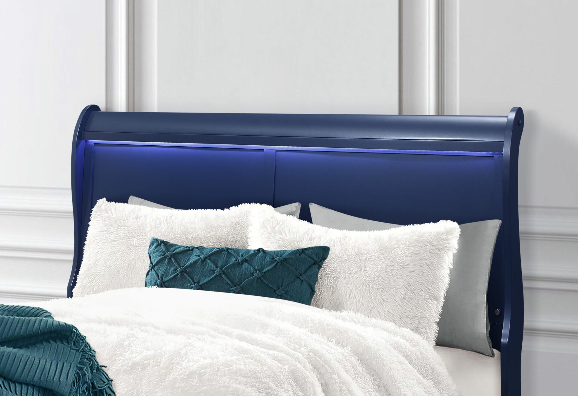 Charlie-Blue-Queen-HB-Close-Up-2