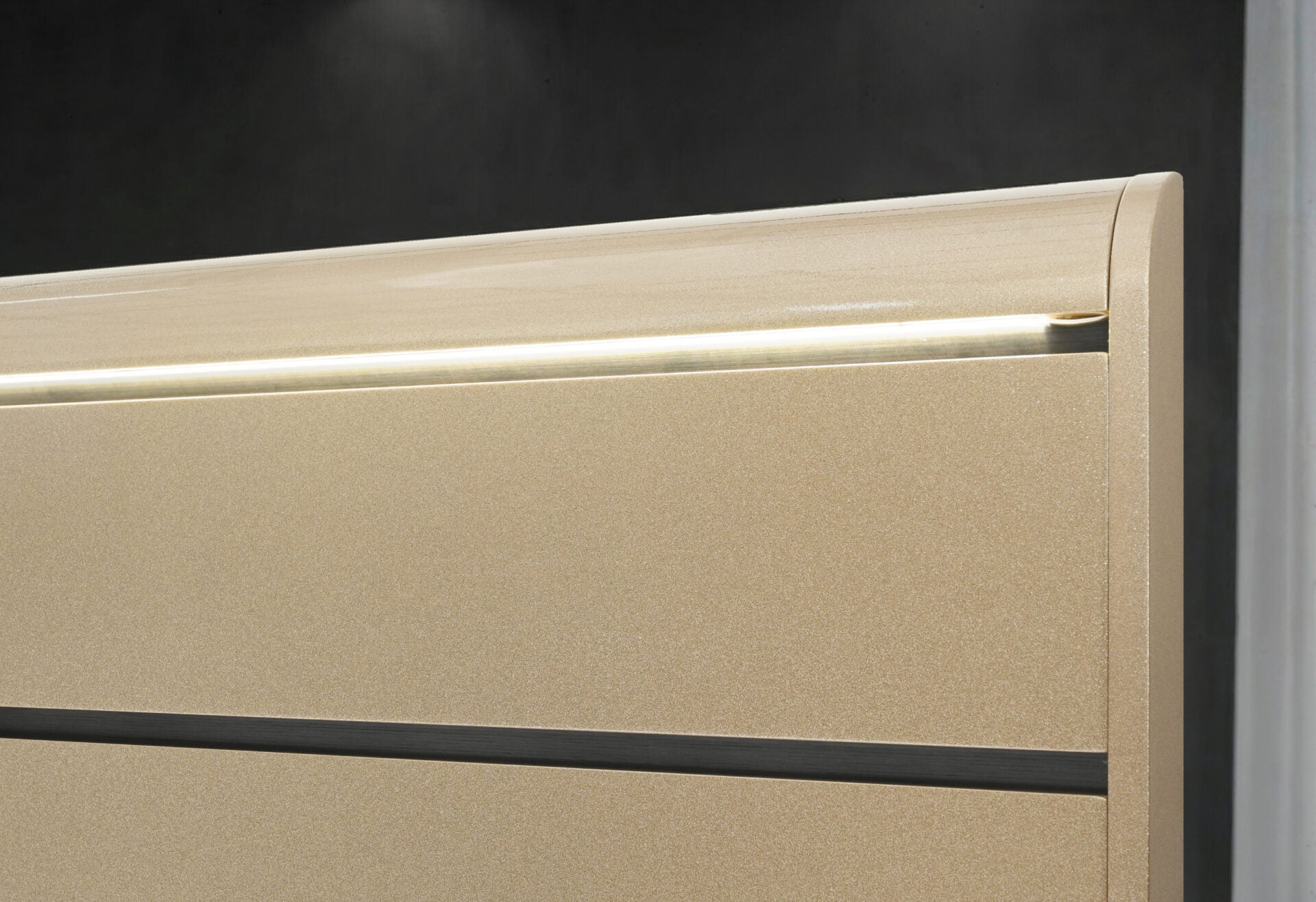 GENESIS-GOLD-DETAIL-1