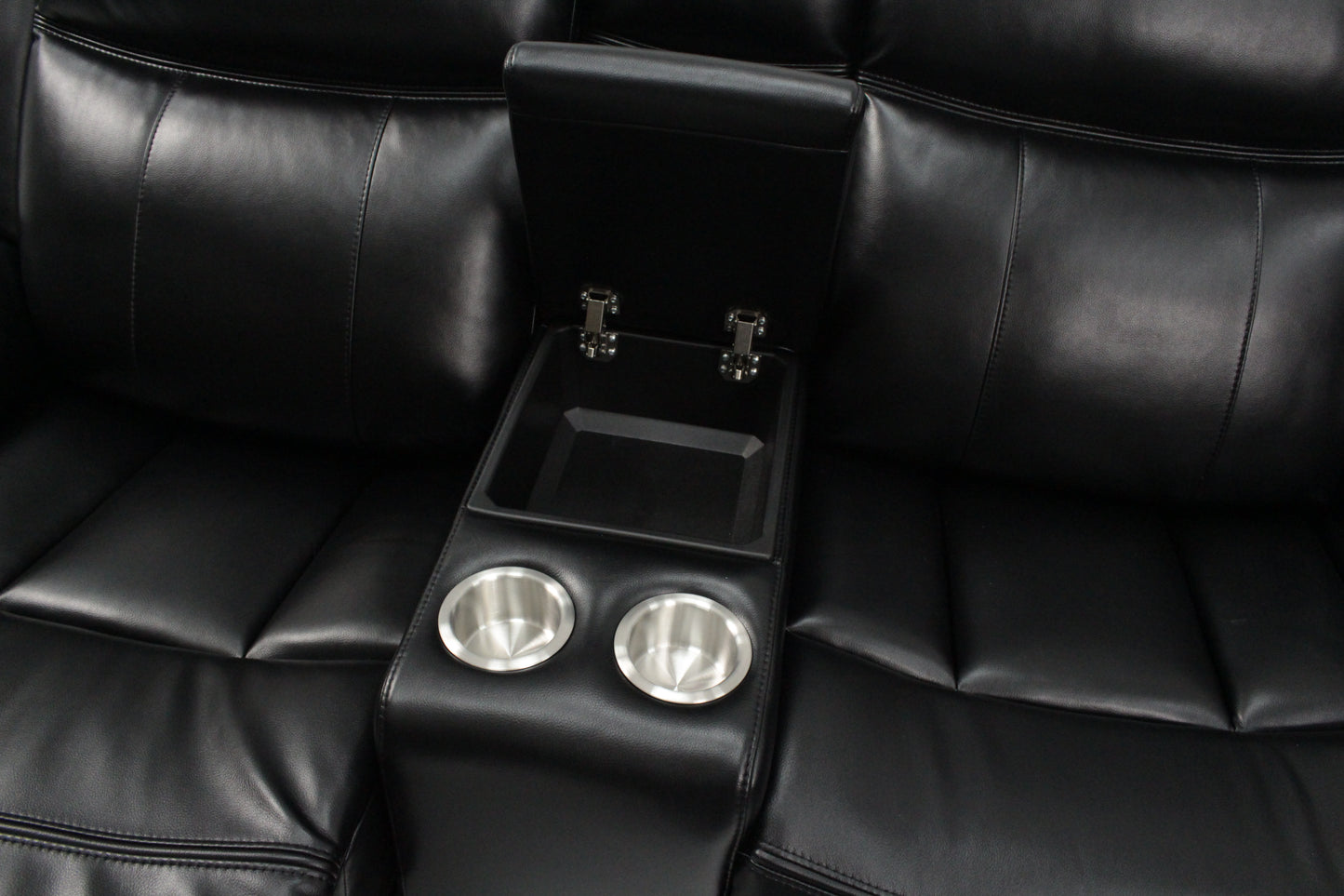 UM02-CONSOLE DETAILED SHOT
