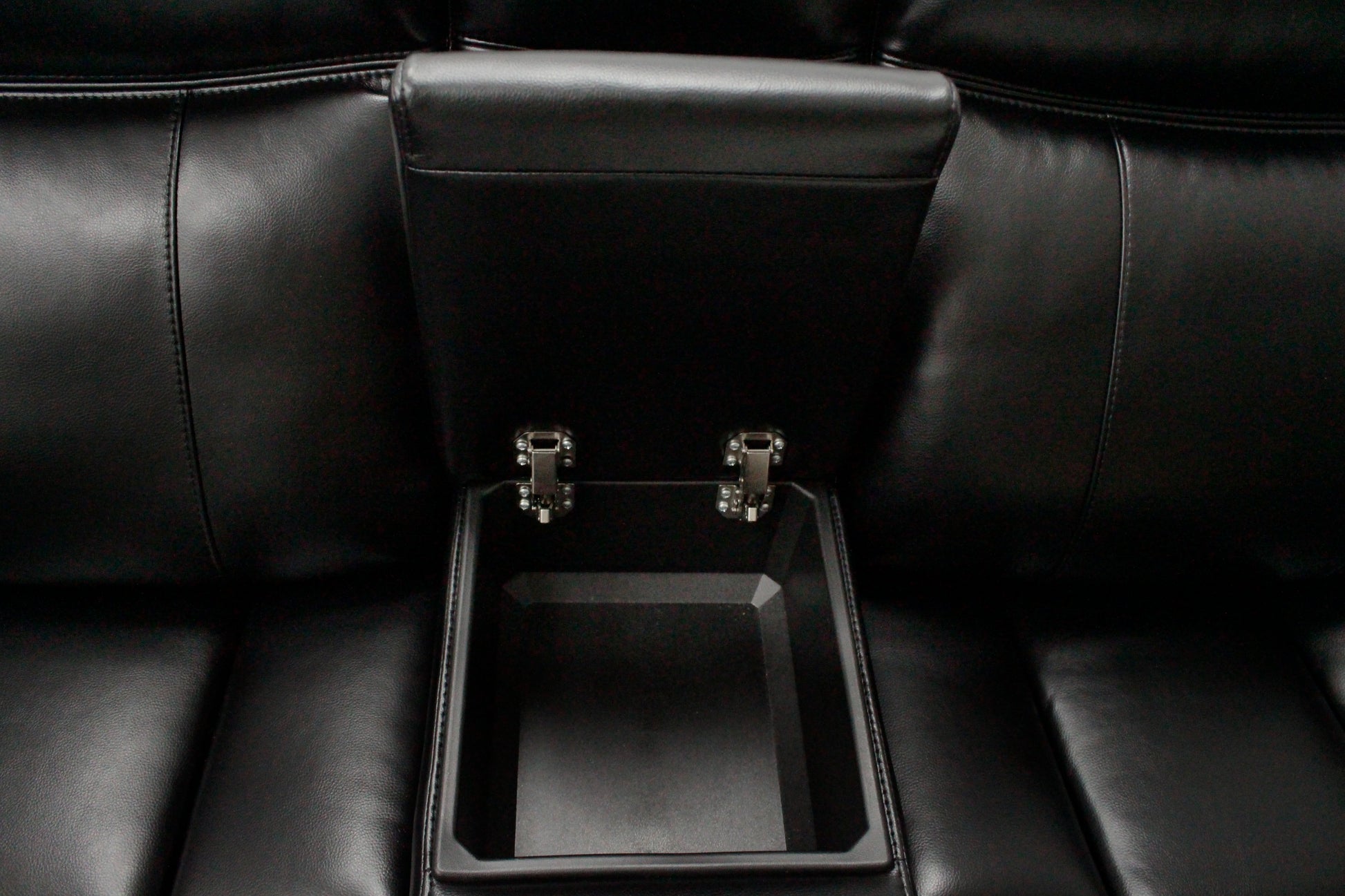 UM02-CONSOLE DETAIL
